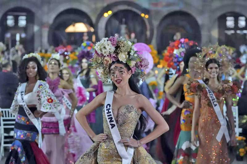 Miss Universo se llena de color con La Gala de las Catrinas