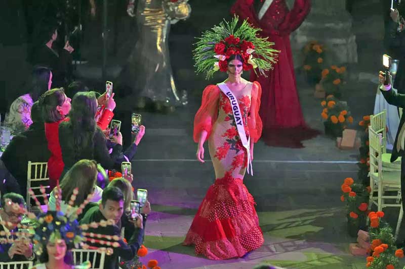 Miss Universo se llena de color con La Gala de las Catrinas