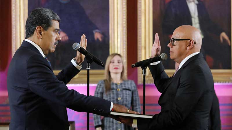 Maduro asume su tercer mandato en Venezuela en medio de la crítica global; promete un 'período de paz'