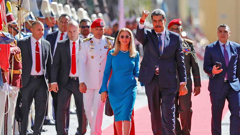 Maduro asume su tercer mandato en Venezuela en medio de la crítica global; promete un 'período de paz'