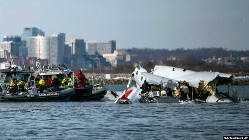 Continúan misión de recuperación e investigación de accidente aéreo en Washington