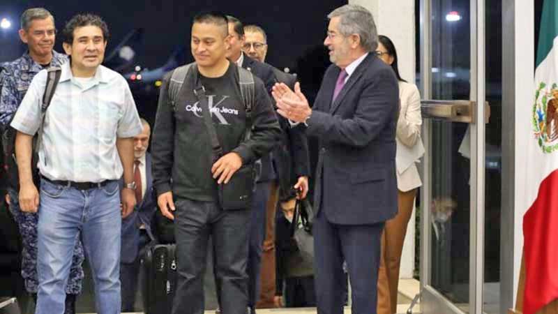 ¡Ya están en México! Llegan los dos marinos retenidos más de un año por hutíes en Yemen