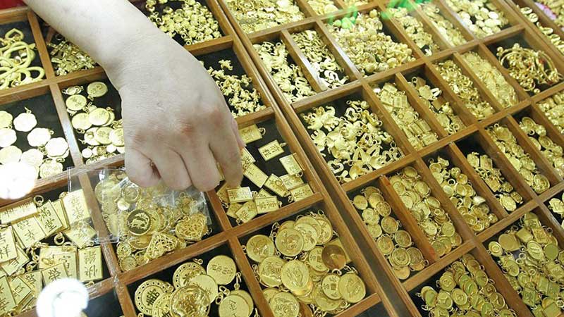 El oro marca nuevos máximos históricos por encima de los 2.800 dólares