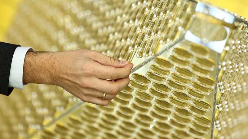 El oro marca nuevos máximos históricos por encima de los 2.800 dólares