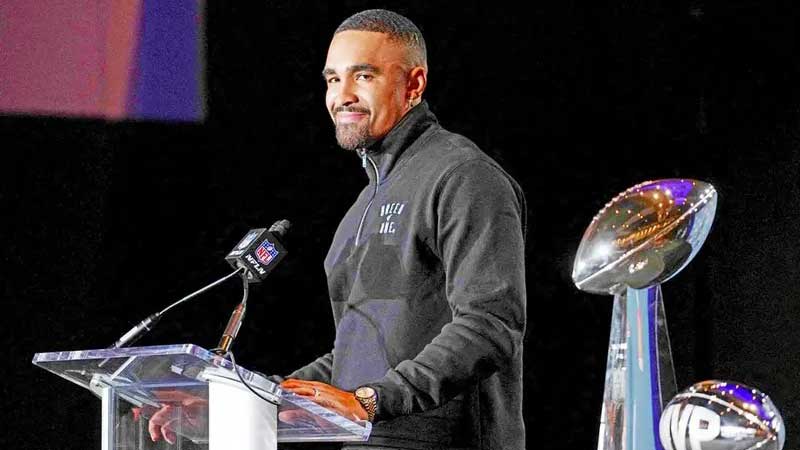 Jalen Hurts tiene su arma secreta; círculo femenino