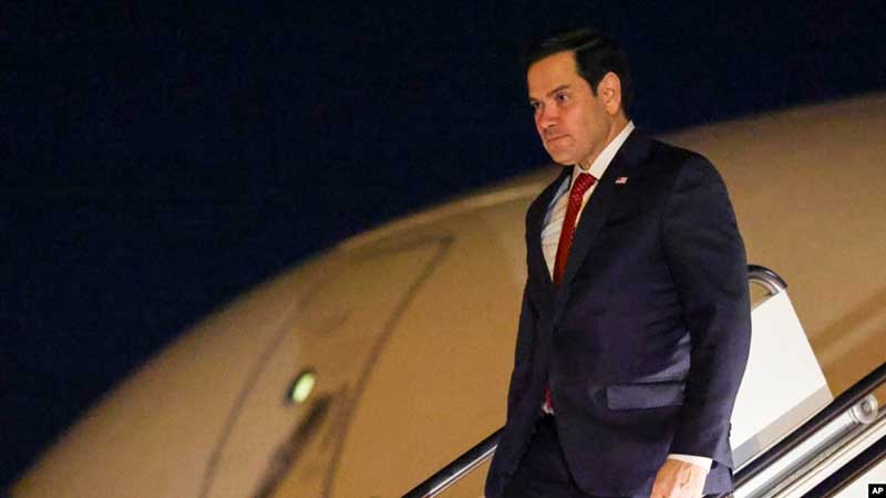 Avión que transportaba a Marco Rubio a Europa regresa por problema mecánico