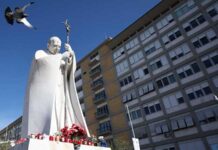 El papa está estable y sigue con el tratamiento en su tercer día en el hospital El papa está estable y sigue con el tratamiento en su tercer día en el hospital