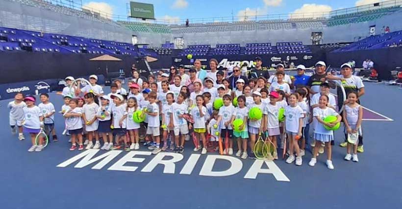 Renata Zarazúa promueve la práctica del tenis en Mérida