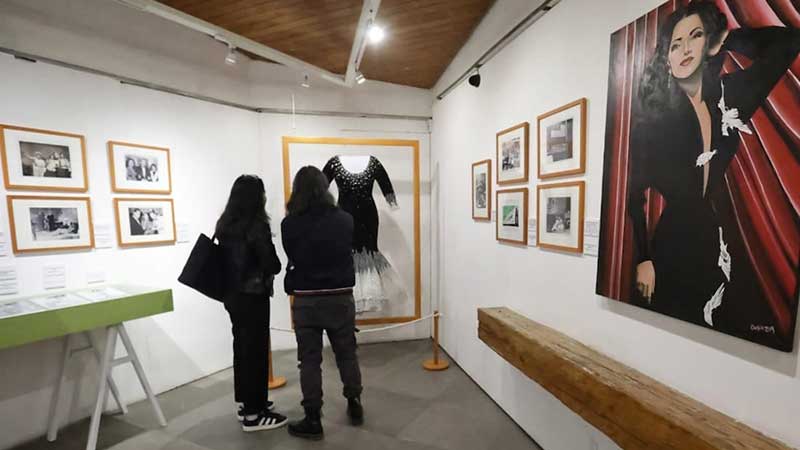 María Victoria monta exposición de su vida tras sacar del cajón sus fotos nunca antes vistas