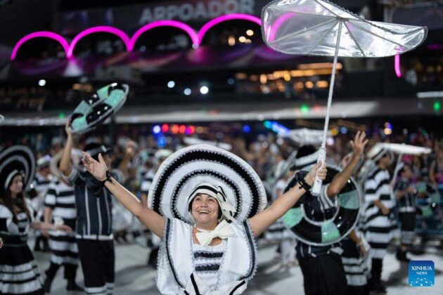 Desfile de escuelas de samba en Sao Paulo da inicio a la fiesta del Carnaval de Brasil