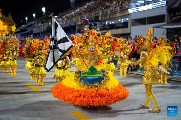 Desfile de escuelas de samba en Sao Paulo da inicio a la fiesta del Carnaval de Brasil