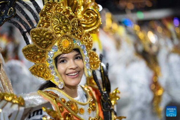 Desfile de escuelas de samba en Sao Paulo da inicio a la fiesta del Carnaval de Brasil