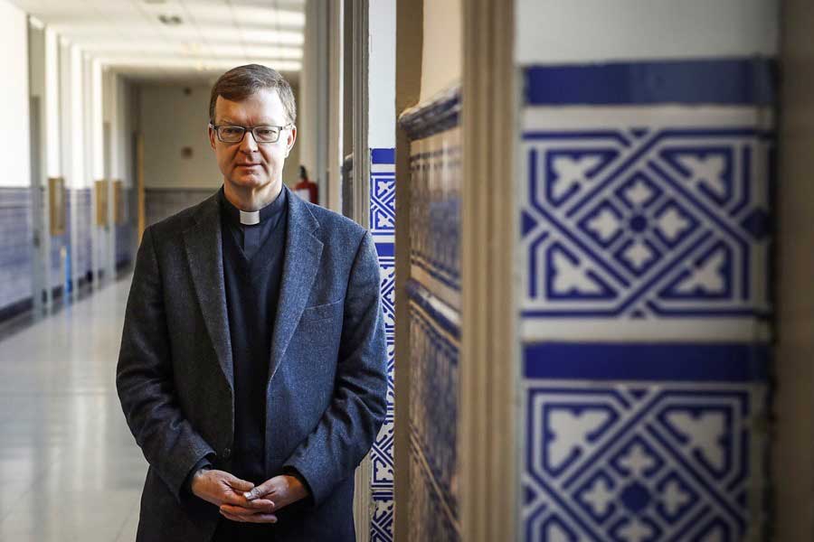 El papa cumple 12 años de pontificado en el hospital y con el futuro de la Iglesia en el aire