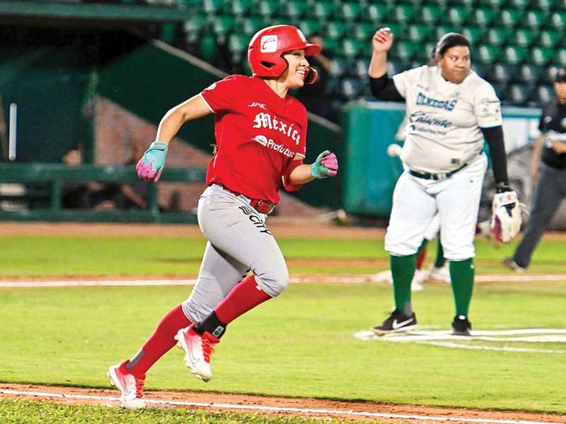 El softbol marcó el rumbo en su vida; Daniela Leal consigue un dobleplay
