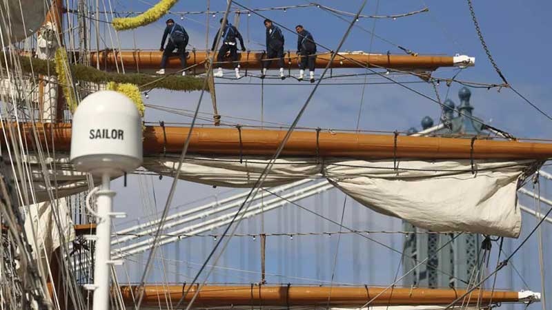 Dos fallecidos tras el choque de un velero mexicano contra el Puente de Brooklyn
