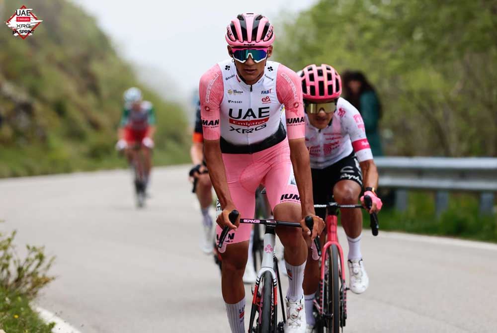 Isaac del Toro no pierde ritmo ni el liderato del Giro de Italia