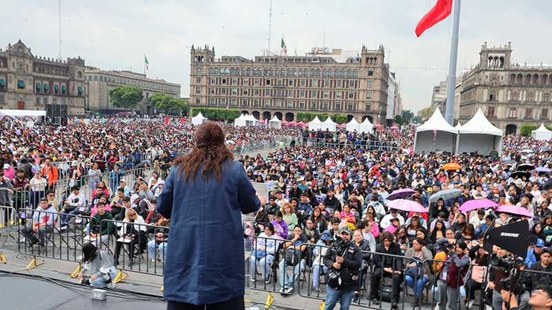 Gobierno CDMX invierte 8 mil mdp en educación y lanza becas para universitarios