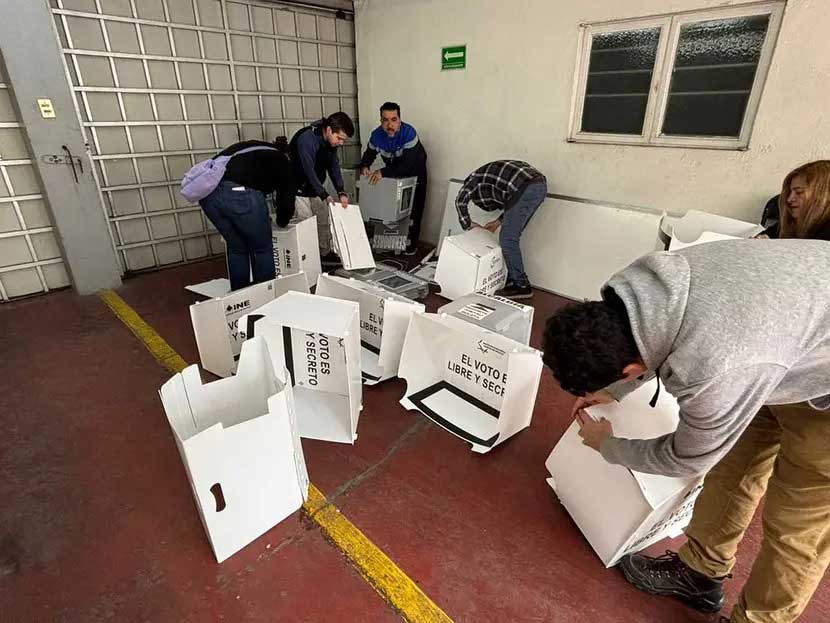 Acude Rosa Icela Rodríguez a casilla para elegir a jueces