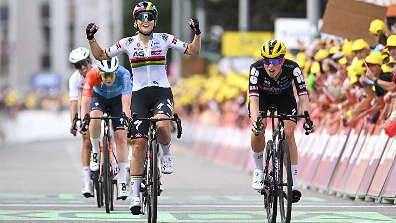 Etapa 5 del Tour de Francia Femenino: Kim Le Court-Pienaar se alza con la victoria por delante de Demi Vollering en el sprint de foto-finish y recupera el maillot amarillo