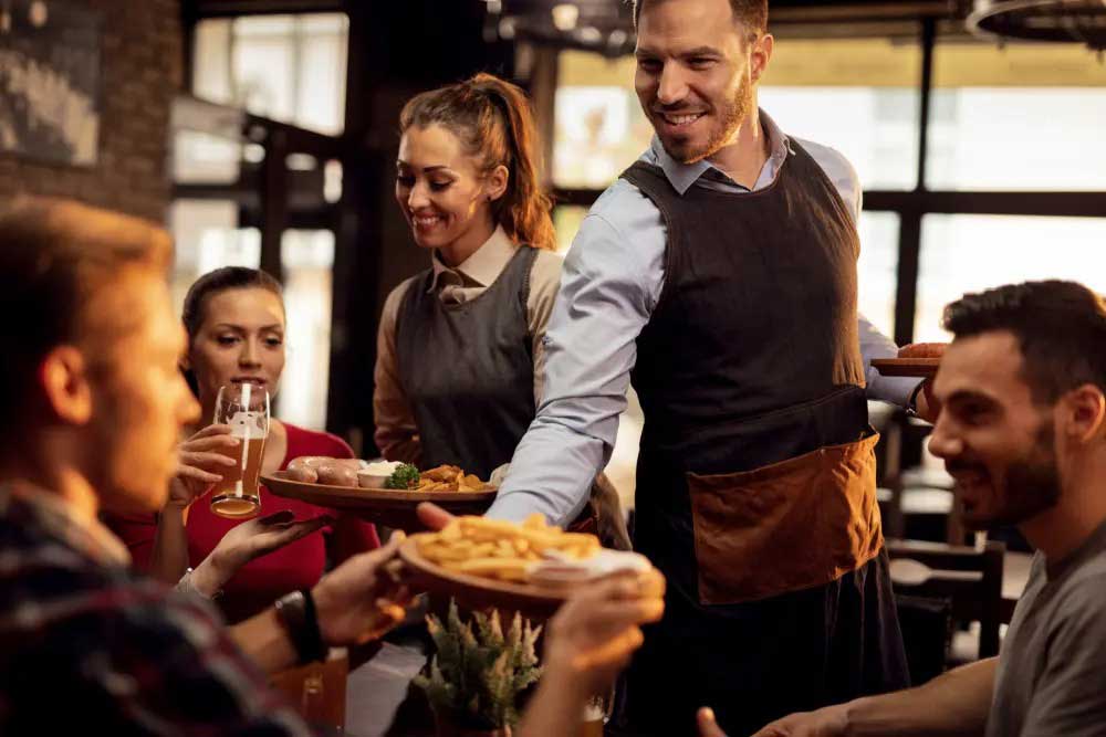 CANIRAC ajusta a la baja crecimiento restaurantero: prevé 4% en 2025