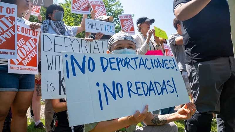 Los lugares de cita de los jornaleros latinos en EE.UU. se vacían por miedo a las redadas