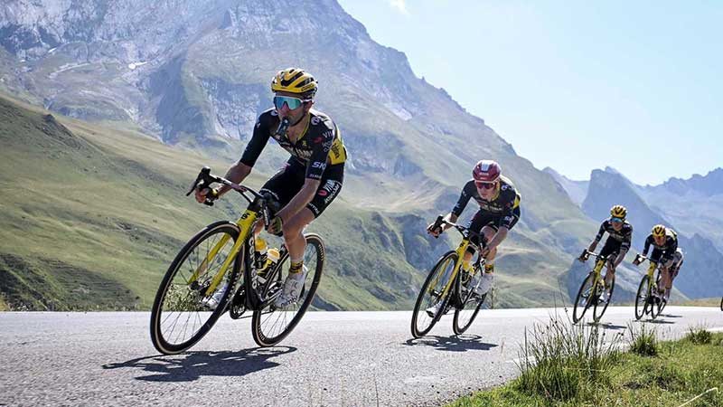 Pogačar da un golpe en el Tour de Francia: gana en solitario la etapa 12 y se viste de amarillo