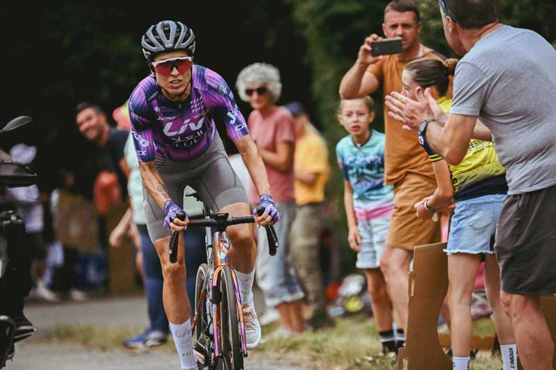 Tour de France Femmes, etapa 2: Mavi García aguanta en solitario por delante del pelotón atacante para lograr la mayor victoria de su carrera a los 41 años