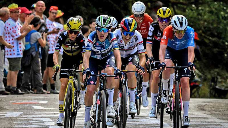Etapa 5 del Tour de Francia Femenino: Kim Le Court-Pienaar se alza con la victoria por delante de Demi Vollering en el sprint de foto-finish y recupera el maillot amarillo