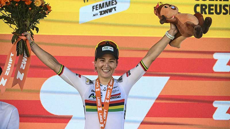 Etapa 5 del Tour de Francia Femenino: Kim Le Court-Pienaar se alza con la victoria por delante de Demi Vollering en el sprint de foto-finish y recupera el maillot amarillo