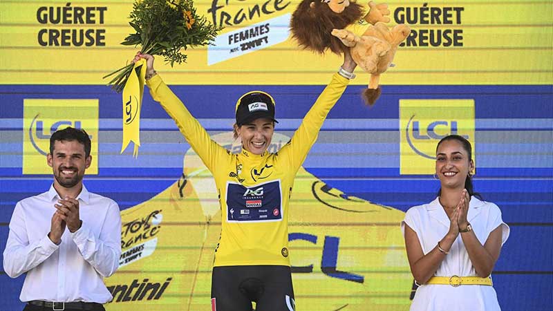 Etapa 5 del Tour de Francia Femenino: Kim Le Court-Pienaar se alza con la victoria por delante de Demi Vollering en el sprint de foto-finish y recupera el maillot amarillo