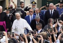 El papa celebra misa en una parroquia con vínculos especiales a su orden agustiniana El papa celebra misa en una parroquia con vínculos especiales a su orden agustiniana