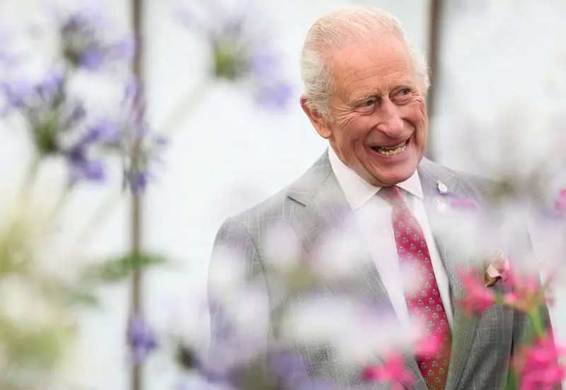 El rey Carlos III expande su imperio con productos gourmet para mascotas