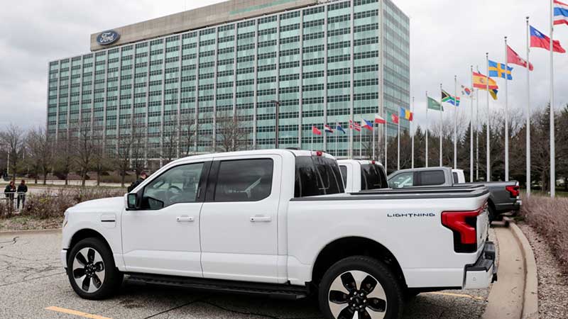 Trump anuncia que Japón comenzará a importar las camionetas F-150 de Ford