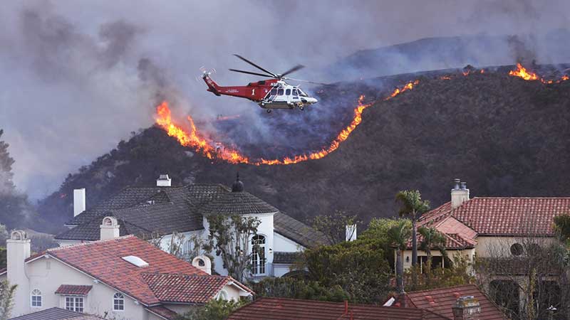 Incendios en Los Ángeles disparan pérdidas por desastres naturales en el primer semestre: Swiss Re