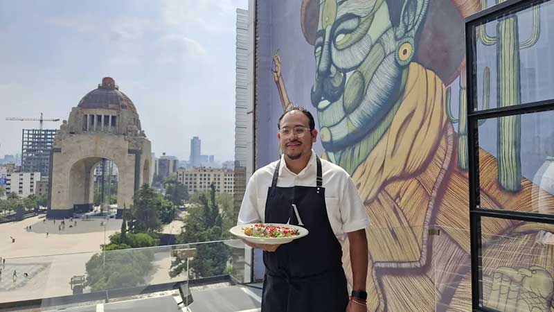 Chiles en nogada: Arango celebra la temporada con la mejor vista al Monumento a la Revolución