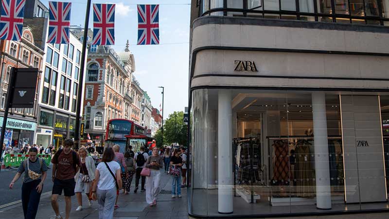 Reino Unido obliga a Zara a retirar dos fotos de modelos demasiado delgadas