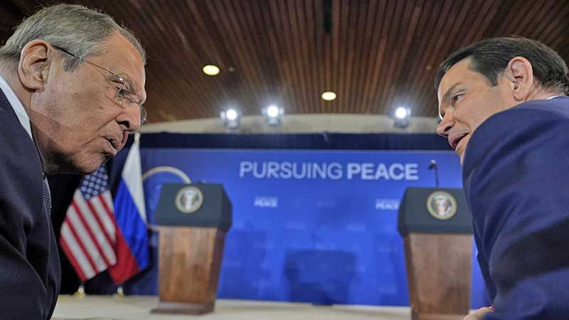 Trump dice que no hay acuerdo para acabar guerra en Ucrania; Putin dice que hubo 'entendimiento'