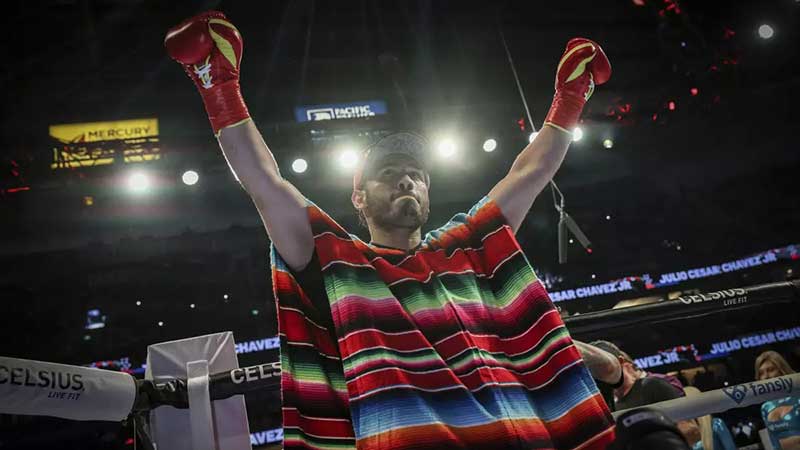 El boxeador Julio César Chávez Jr. se enfrentará en libertad un juicio por llevar armas a México