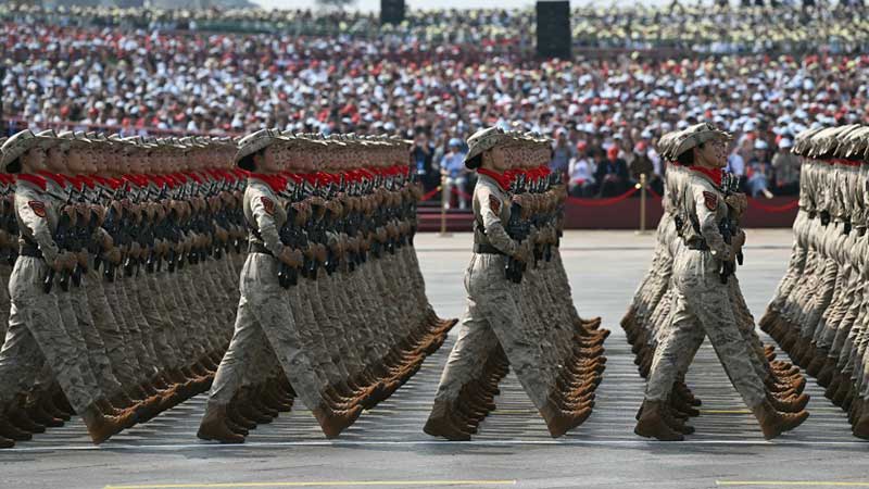 Líderes de China, Rusia y Corea del Norte presencian enorme desfile militar en Pekín