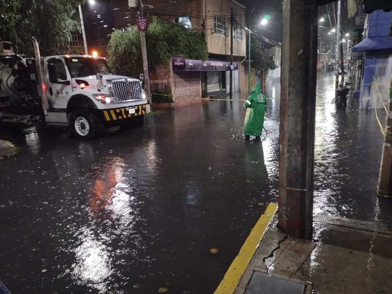 Acciones para atender 20 colonias afectadas por fuerte lluvia en Iztapalapa