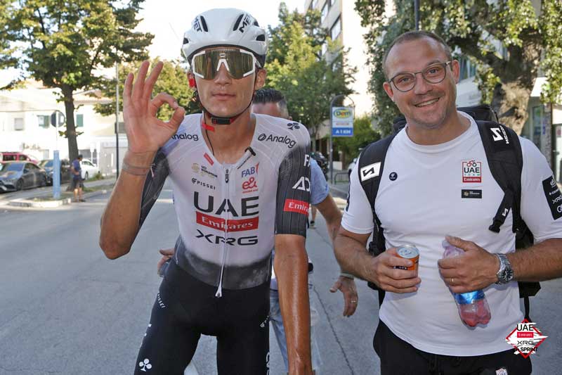 Del Toro vuelve a ganar en día récord para UAE Emirates