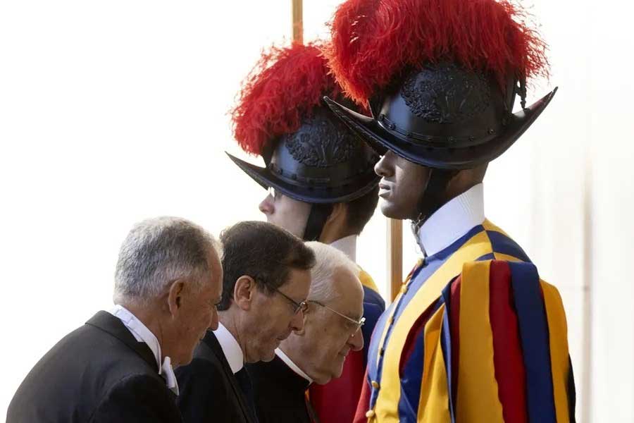 El presidente de Israel pide a los líderes religiosos exigir la liberación de rehenes tras la reunión con el papa