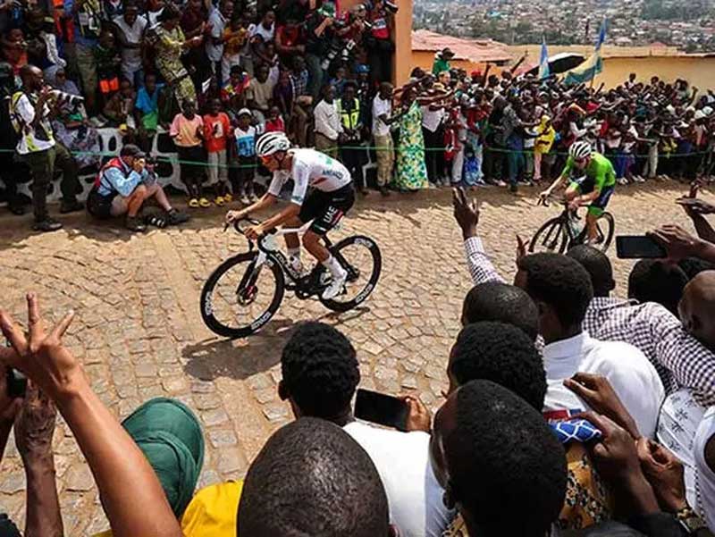 Isaac del Toro finaliza en el Top 10 del Mundial de Ruta
