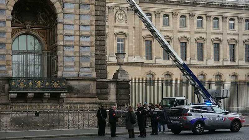 Las joyas 'de la Corona' del Louvre: ocho minutos de un espectacular robo