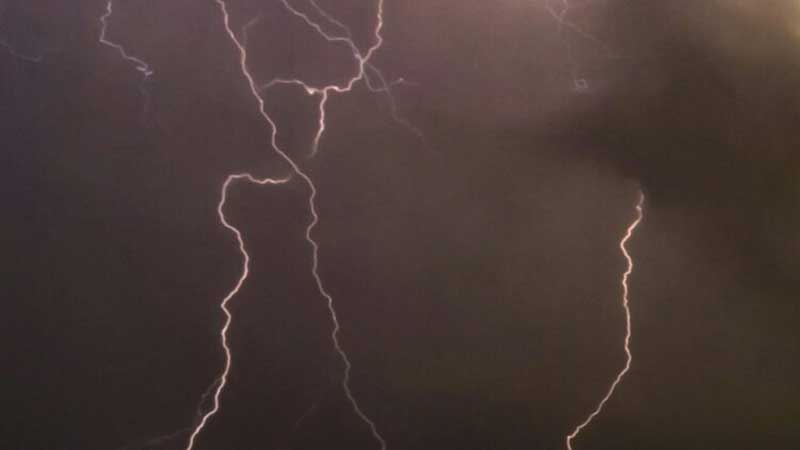 Priscilla y otros sistemas traen lluvias fuertes a torrenciales en casi todo México