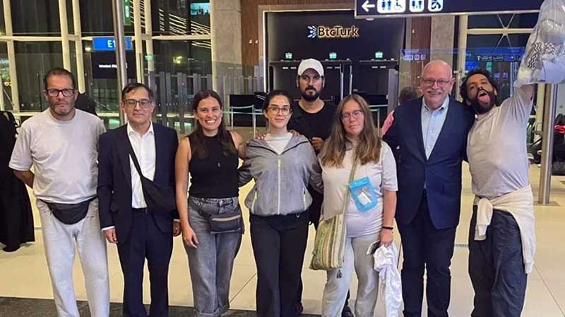 Mexicanos a bordo de la Global Sumud Flotilla llegan al AICM