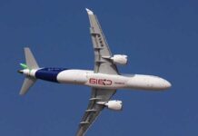 El fabricante chino COMAC presenta su avión C919 en el Salón Aeronáutico de Dubái