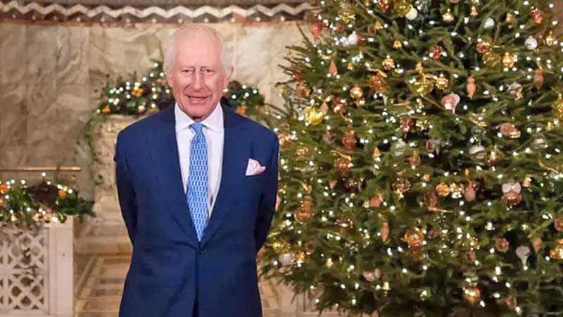 El rey Carlos III presenta su tarjeta navideña de 2025; teme que podría ser ‘la última’