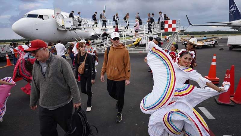 Nuevo vuelo directo desde Canadá impulsa la conectividad aérea y el turismo en Cozumel: Mara Lezama