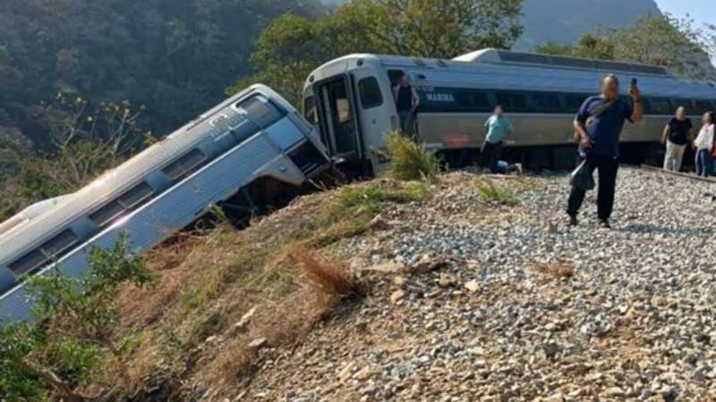 Sube a 20 los heridos por descarrilamiento de tren en Oaxaca; FGR abre investigación